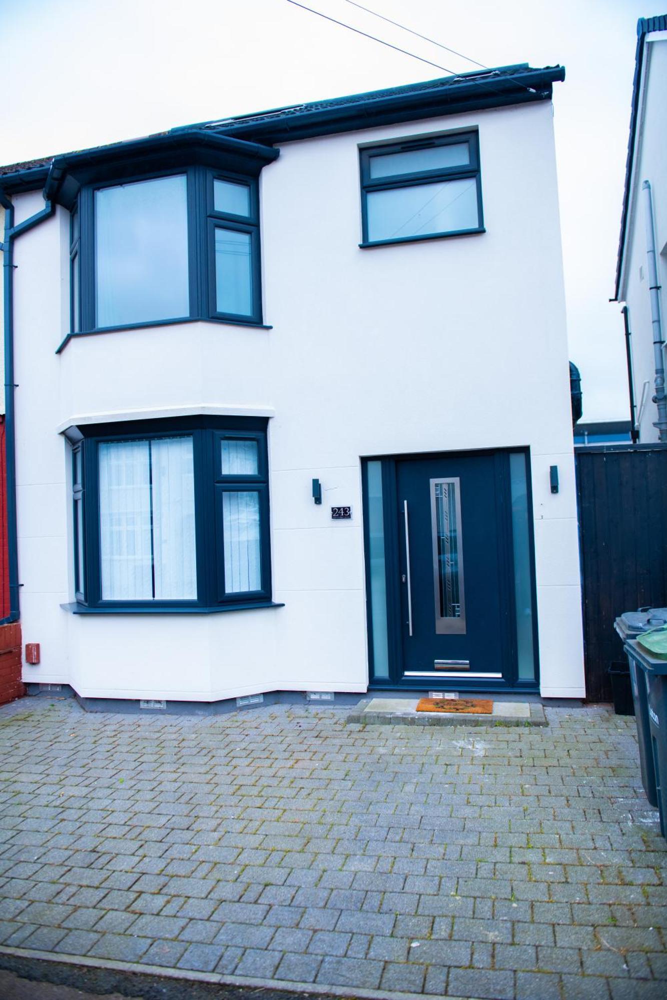 Newly Refurbished - Affordable Four Bedroom Semi-Detached House Near Luton Airport And Luton Hospital Exterior foto